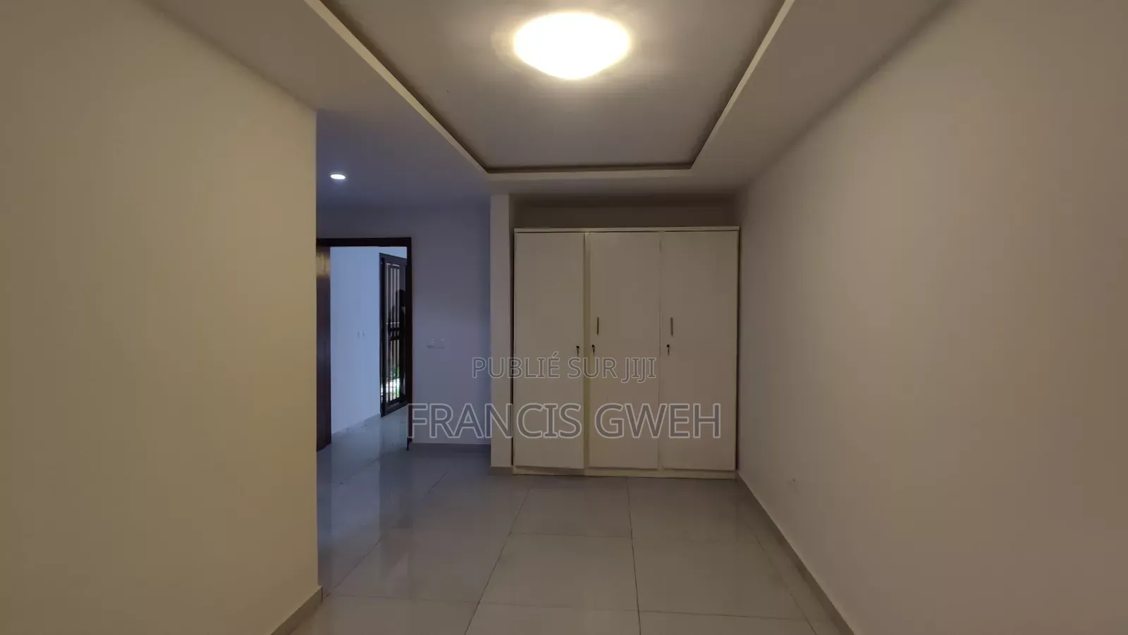 5chbre Duplex dans Gweh Francis, Cocody à Louer