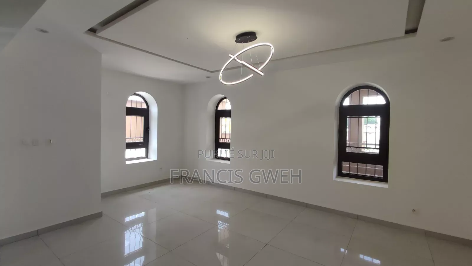 5chbre Duplex dans Gweh Francis, Cocody à Louer