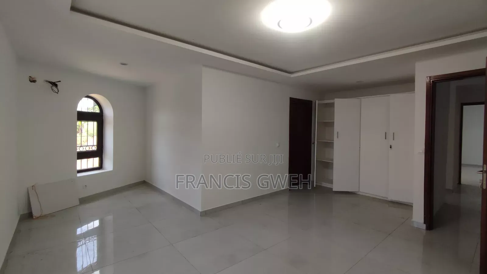 5chbre Duplex dans Gweh Francis, Cocody à Louer