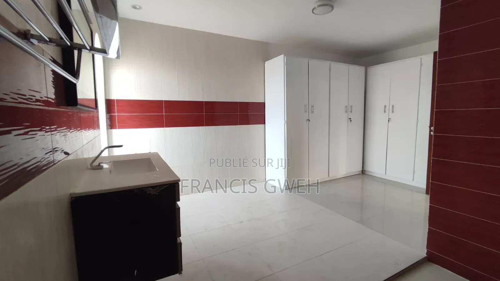 5chbre Duplex dans Gweh Francis, Cocody à Louer