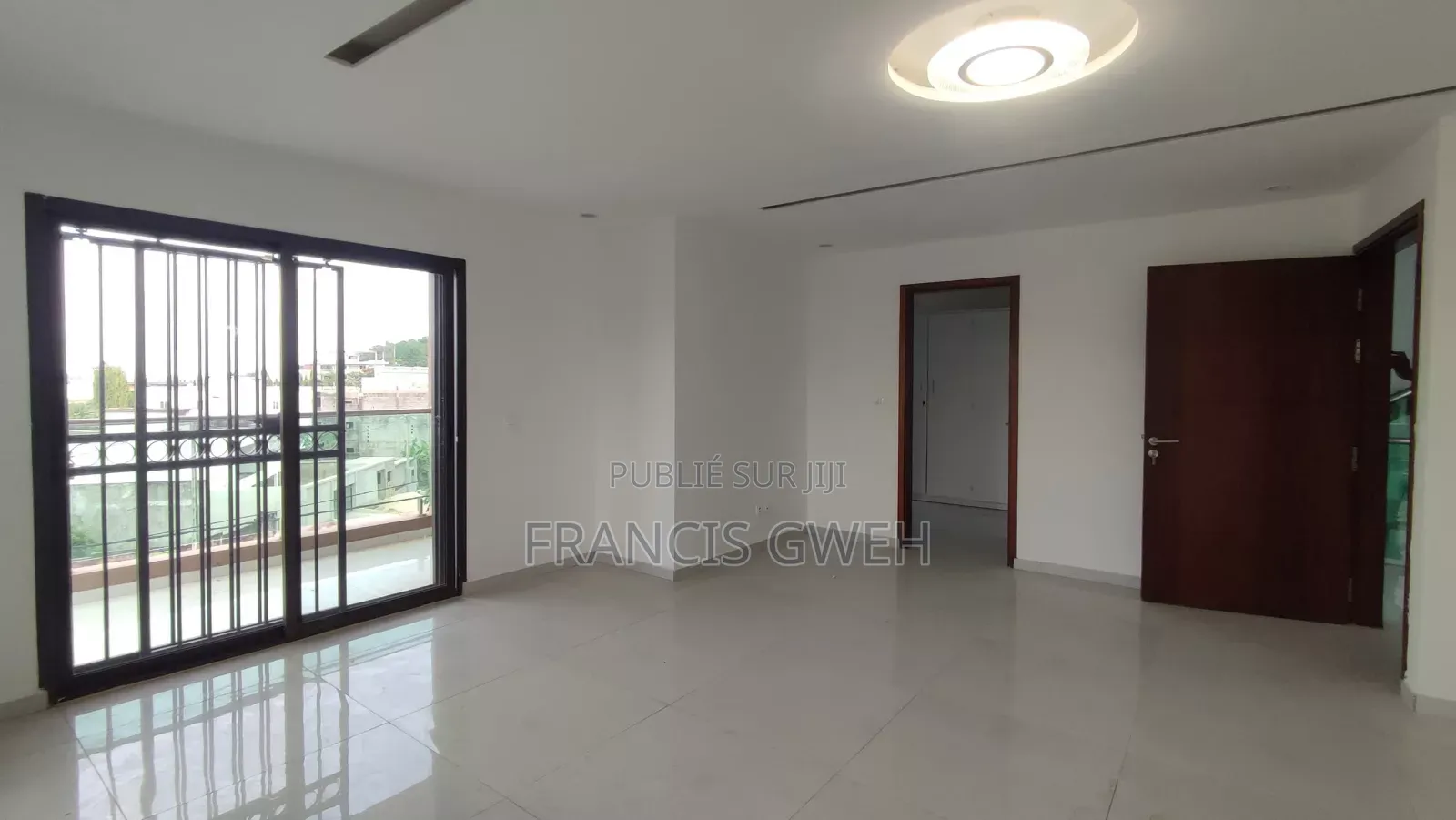 5chbre Duplex dans Gweh Francis, Cocody à Louer