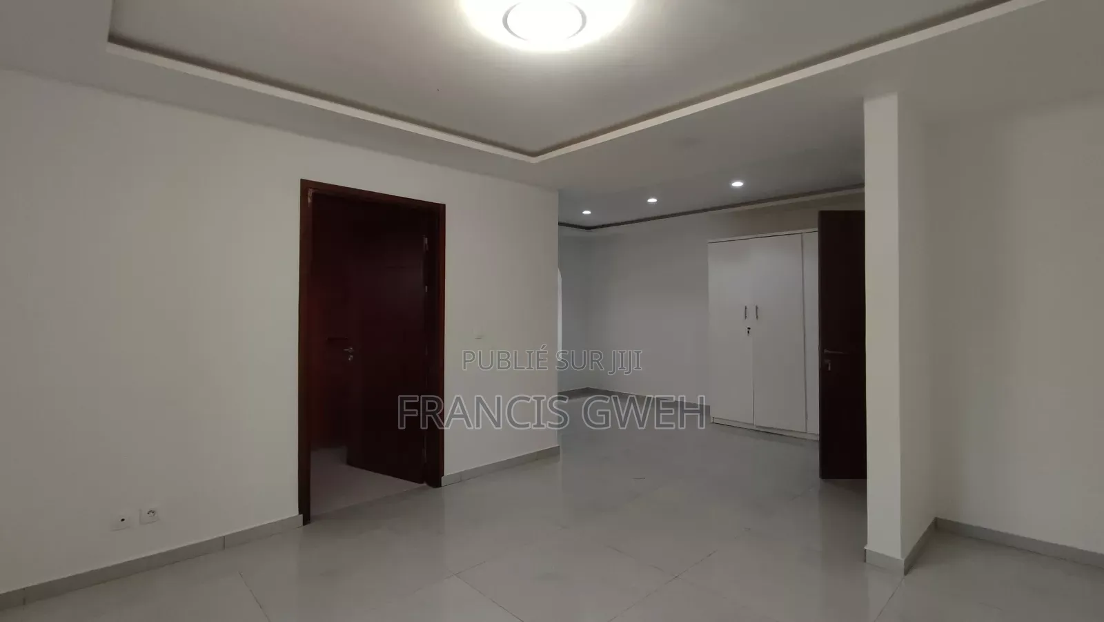 5chbre Duplex dans Gweh Francis, Cocody à Louer