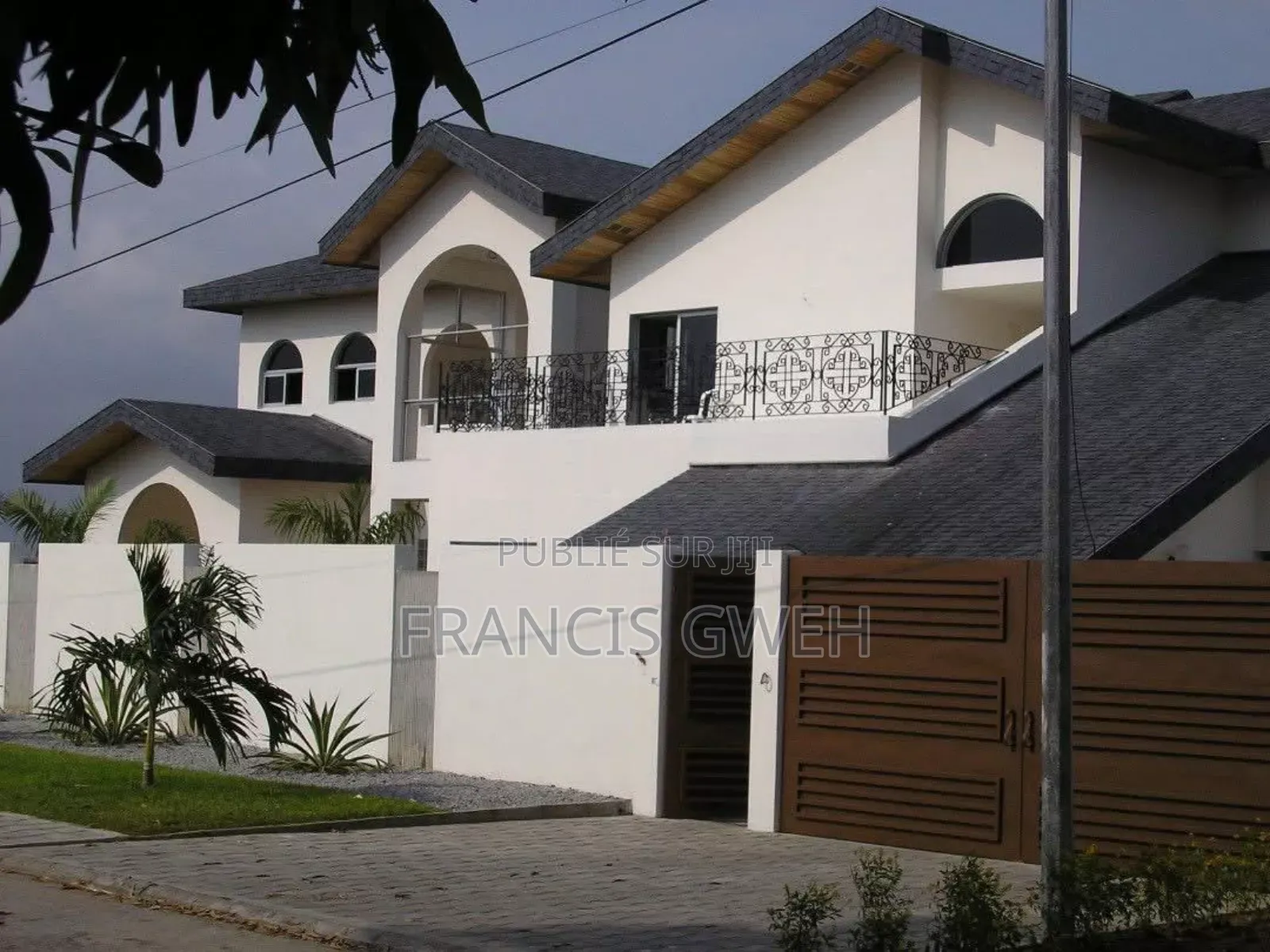 8chbre Duplex dans Gweh Francis, Cocody à Vendre