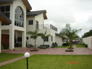 8chbre Duplex dans Gweh Francis, Cocody à Vendre