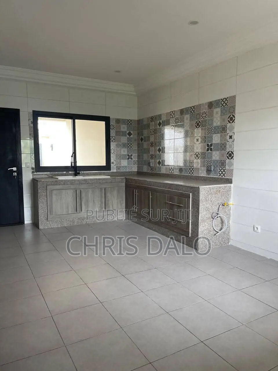 5chbre Duplex dans Dalo Davy, Cocody à Louer