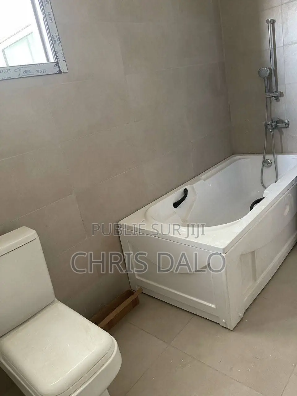 5chbre Duplex dans Dalo Davy, Cocody à Louer