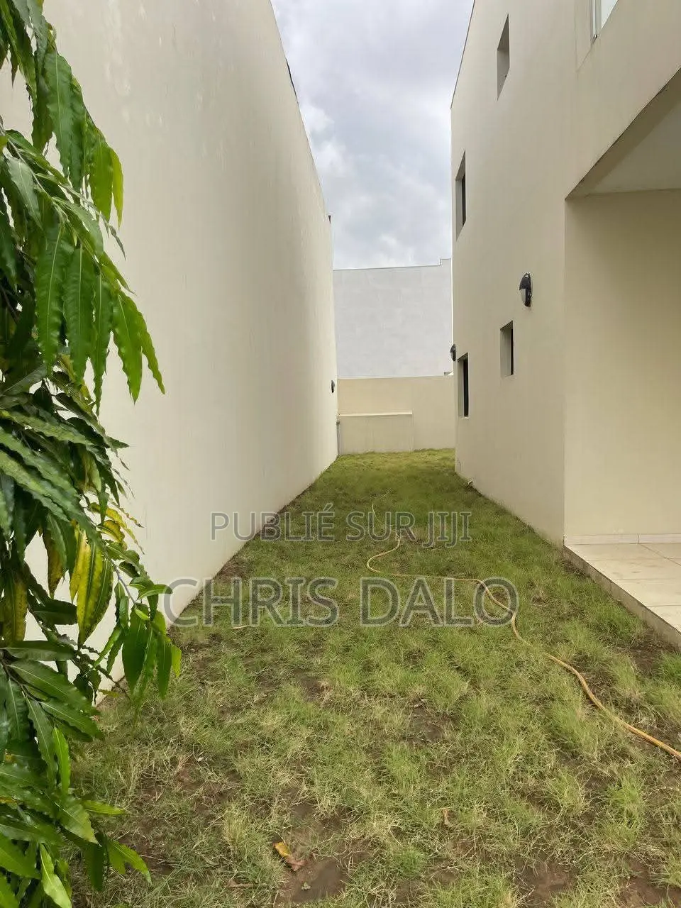 5chbre Duplex dans Dalo Davy, Cocody à Louer