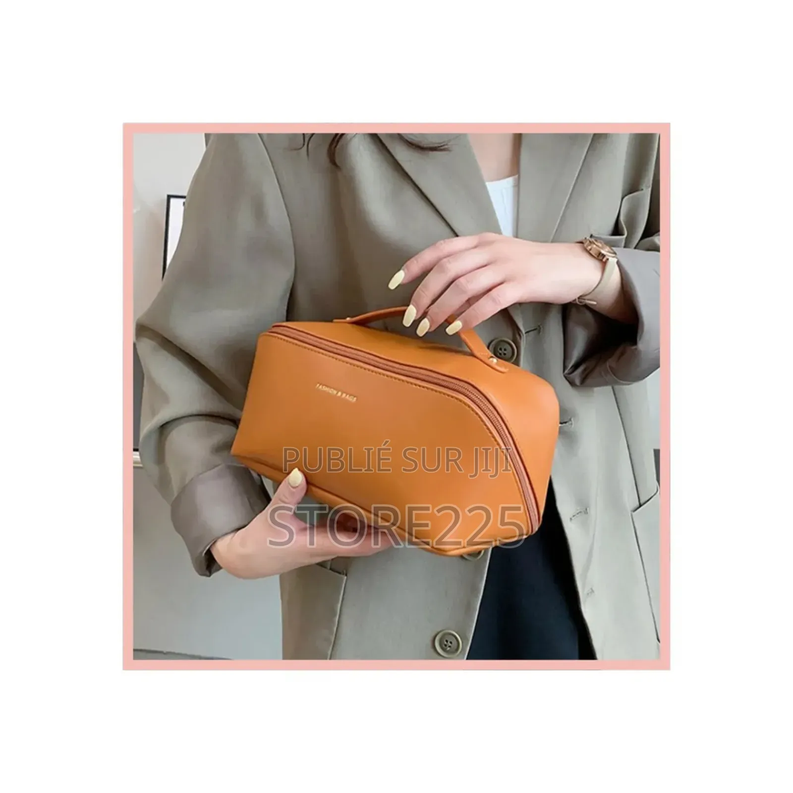 Rousse De Maquillage Disponible Maintenant 