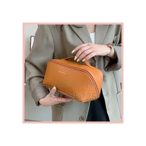 Rousse De Maquillage Disponible Maintenant 