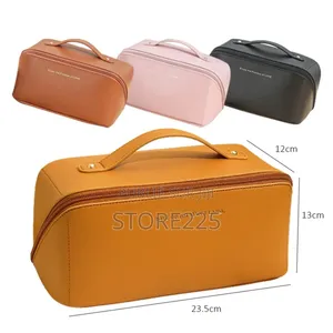 Rousse De Maquillage Disponible Maintenant 