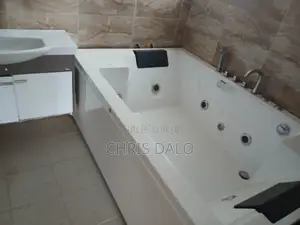 5chbre Duplex dans Dalo Davy, Cocody à Louer