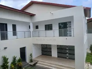 5chbre Duplex dans Dalo Davy, Cocody à Louer