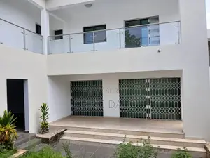 5chbre Duplex dans Dalo Davy, Cocody à Louer