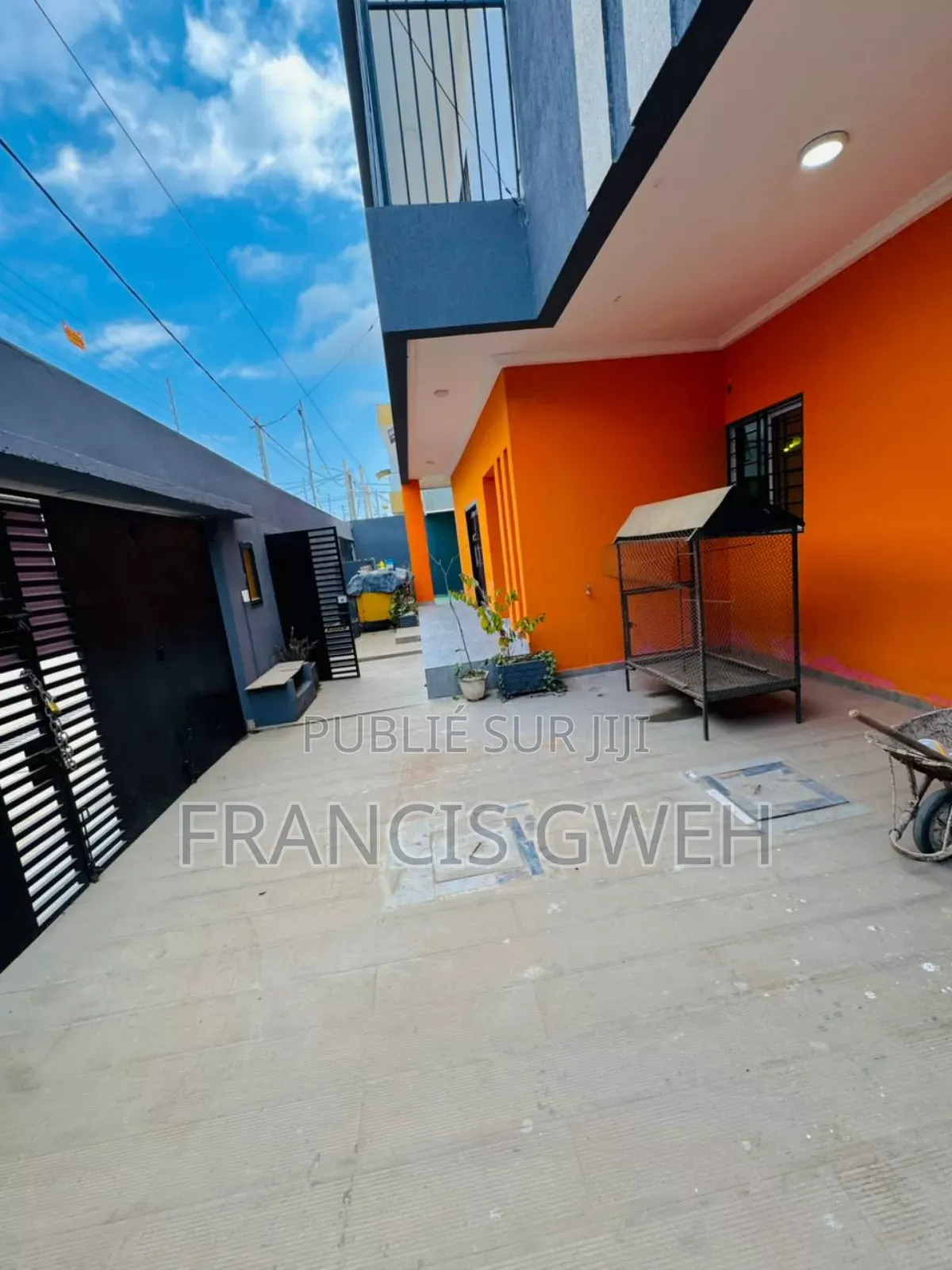 4chbre Duplex dans Gweh Francis, Cocody à Louer