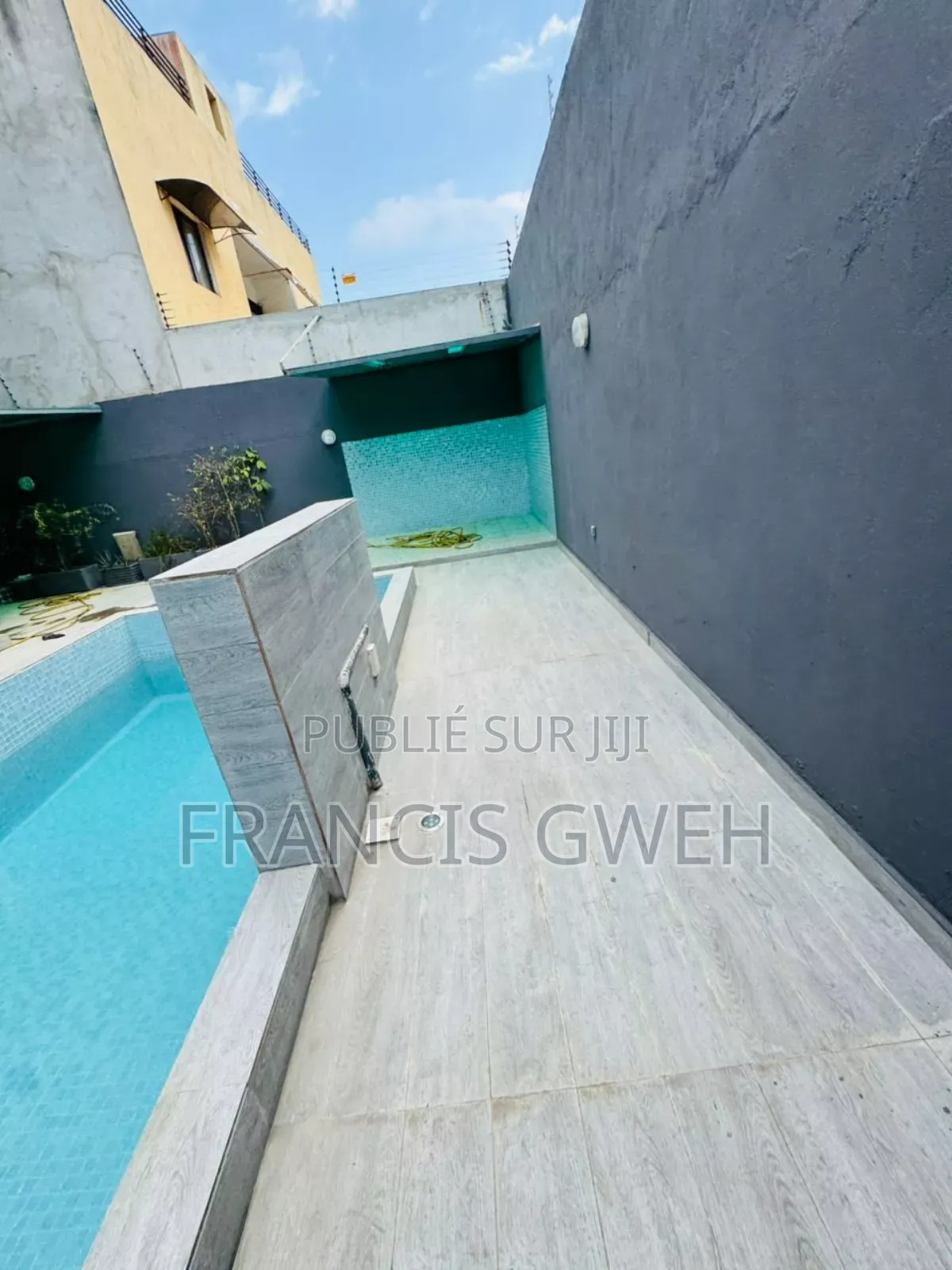 4chbre Duplex dans Gweh Francis, Cocody à Louer