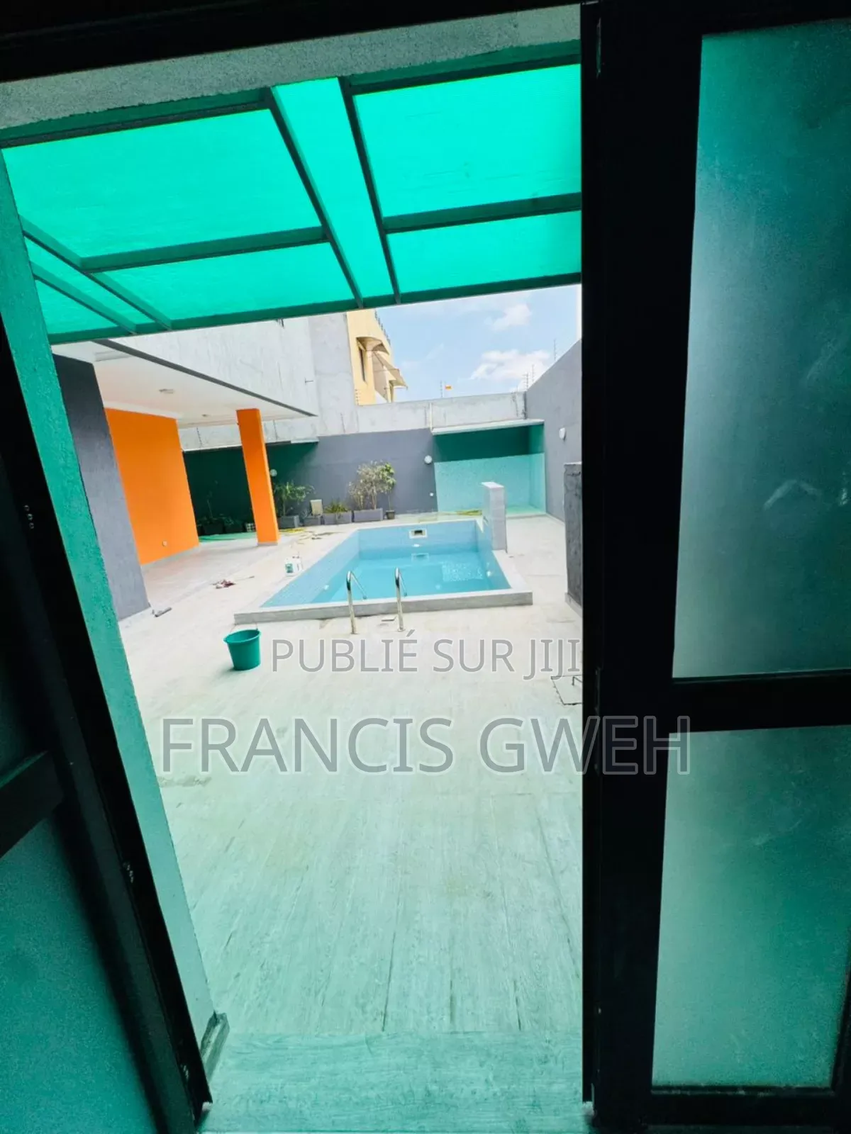 4chbre Duplex dans Gweh Francis, Cocody à Louer