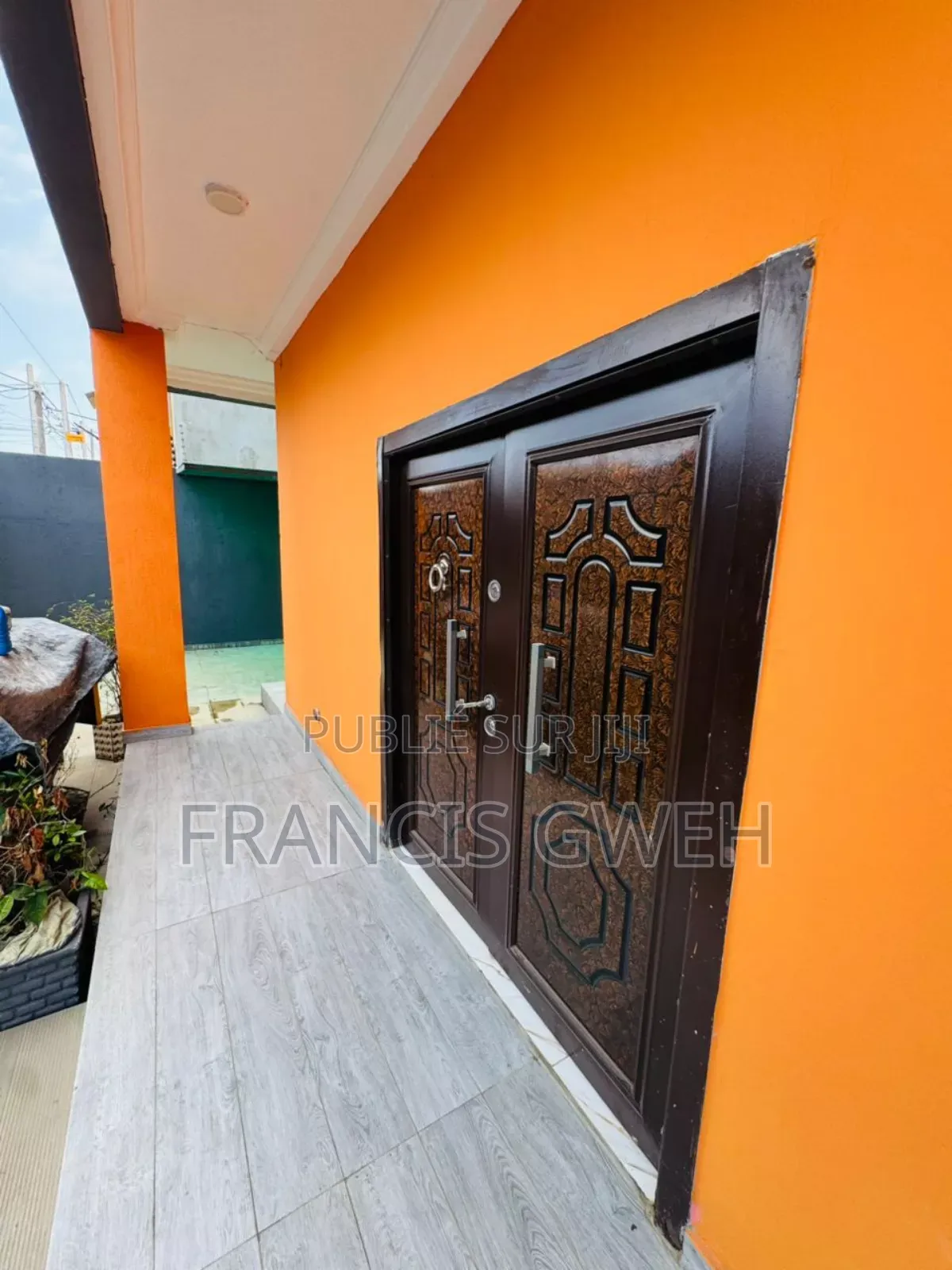 4chbre Duplex dans Gweh Francis, Cocody à Louer