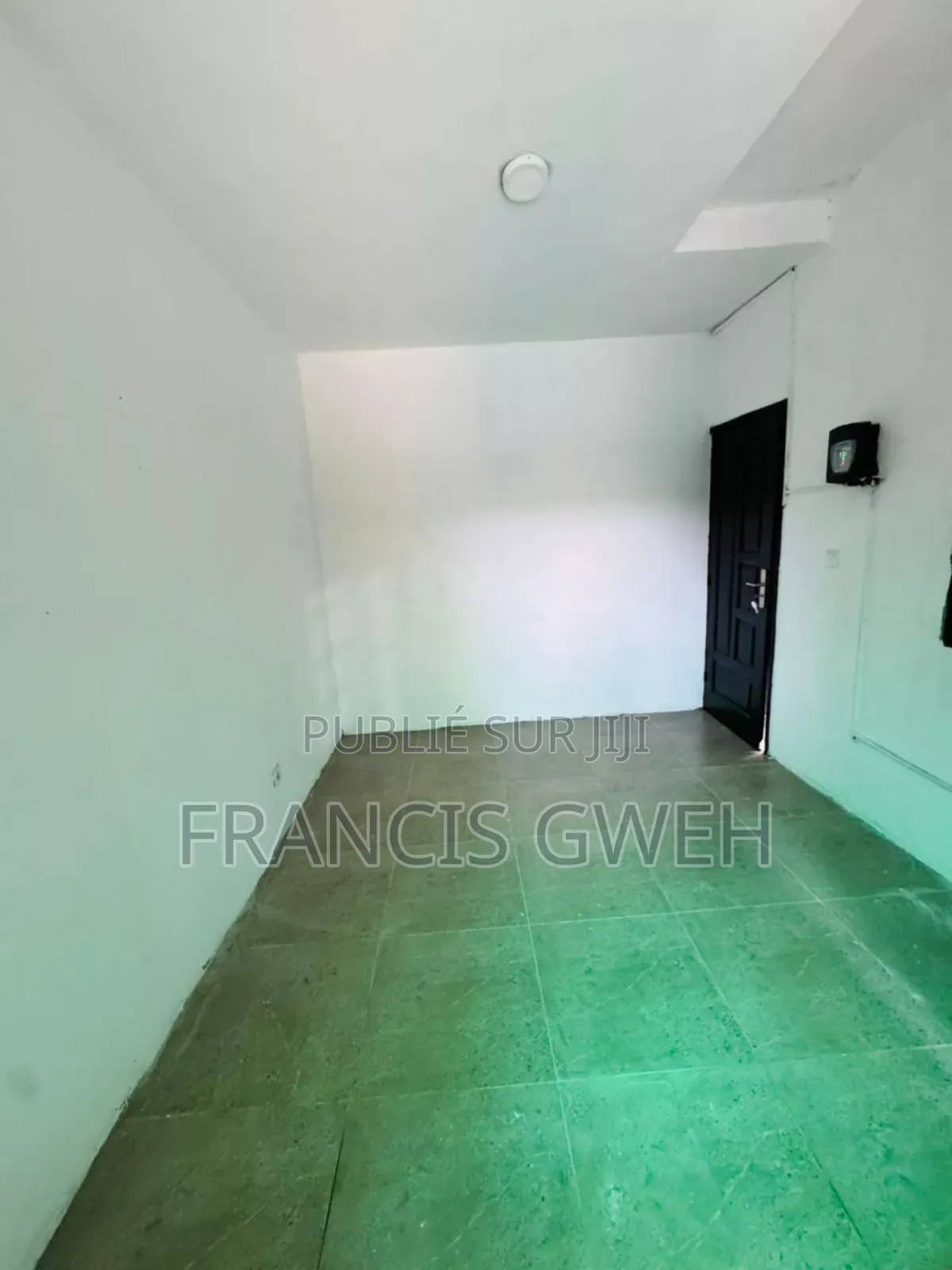 4chbre Duplex dans Gweh Francis, Cocody à Louer