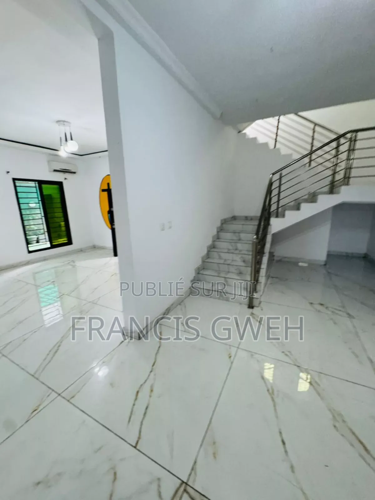 4chbre Duplex dans Gweh Francis, Cocody à Louer