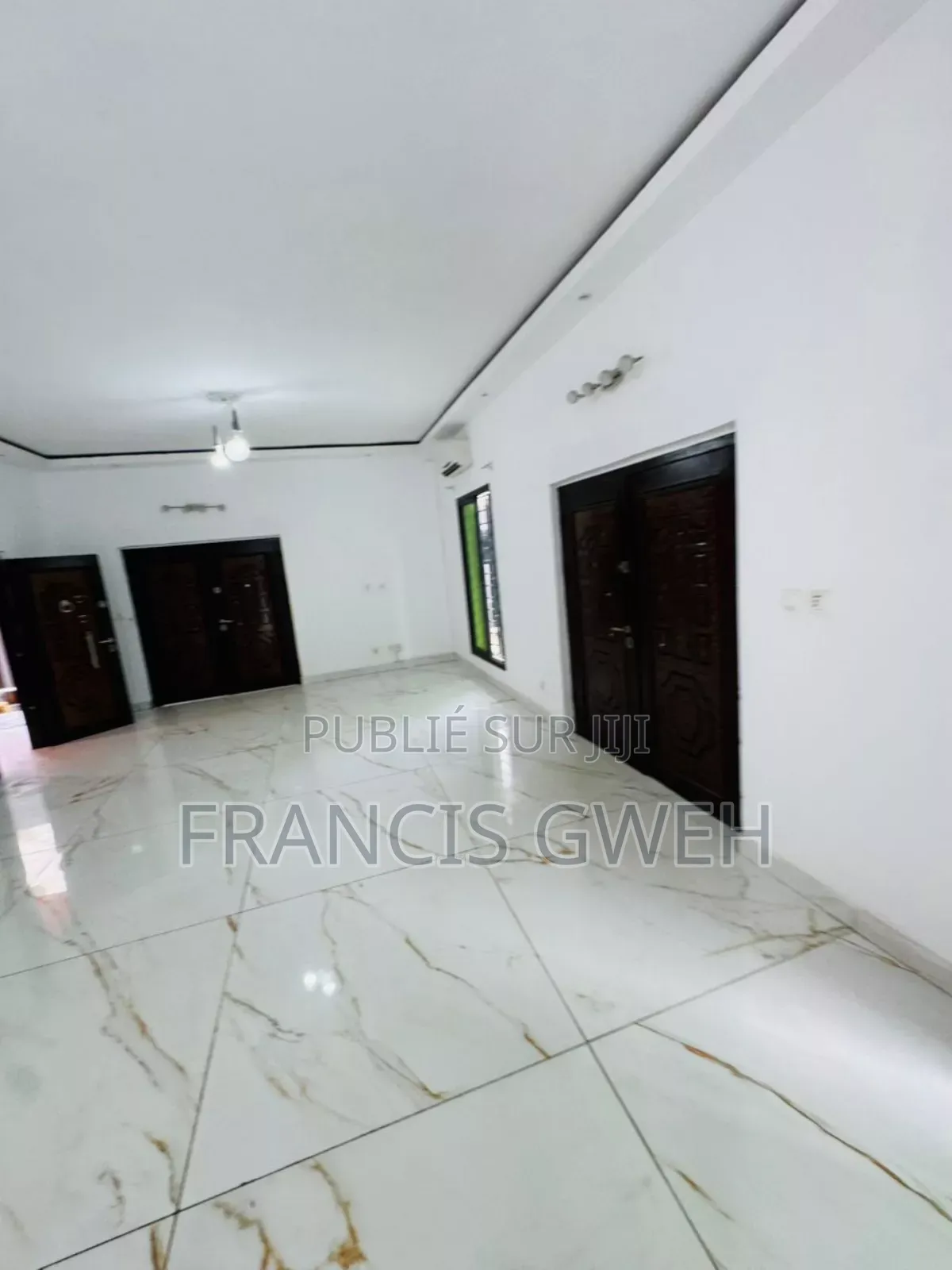 4chbre Duplex dans Gweh Francis, Cocody à Louer