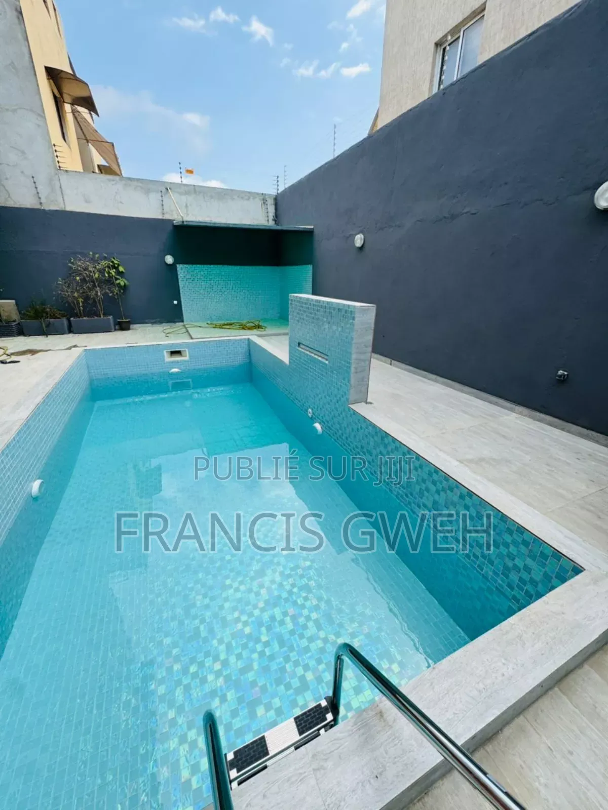 4chbre Duplex dans Gweh Francis, Cocody à Louer