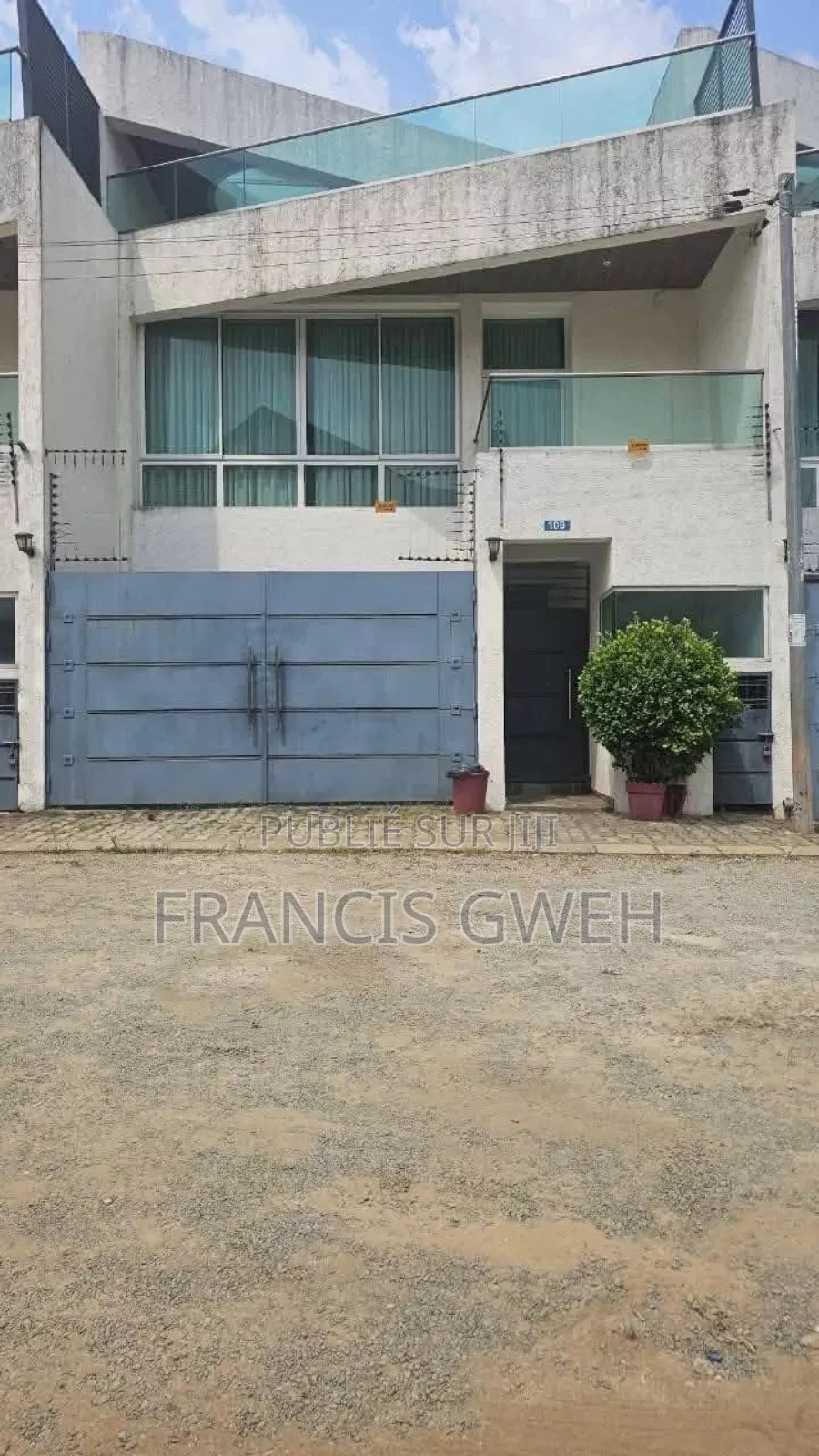 4chbre Duplex dans Gweh Francis, Cocody à Louer