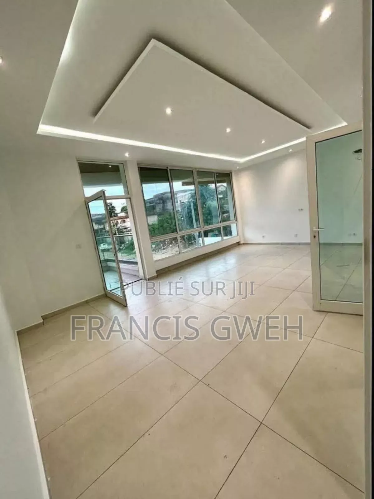 4chbre Duplex dans Gweh Francis, Cocody à Louer