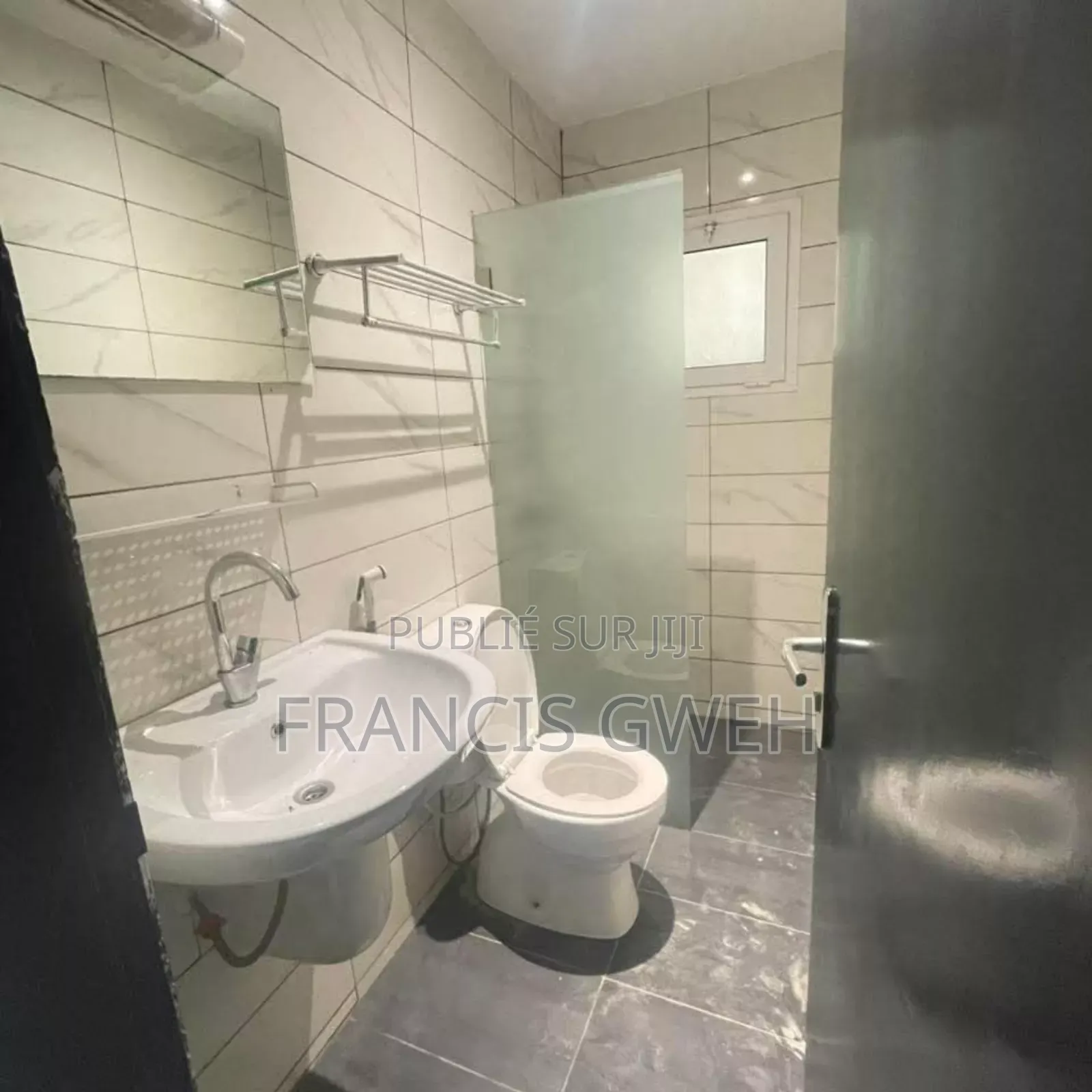 4chbre Duplex dans Gweh Francis, Cocody à Louer