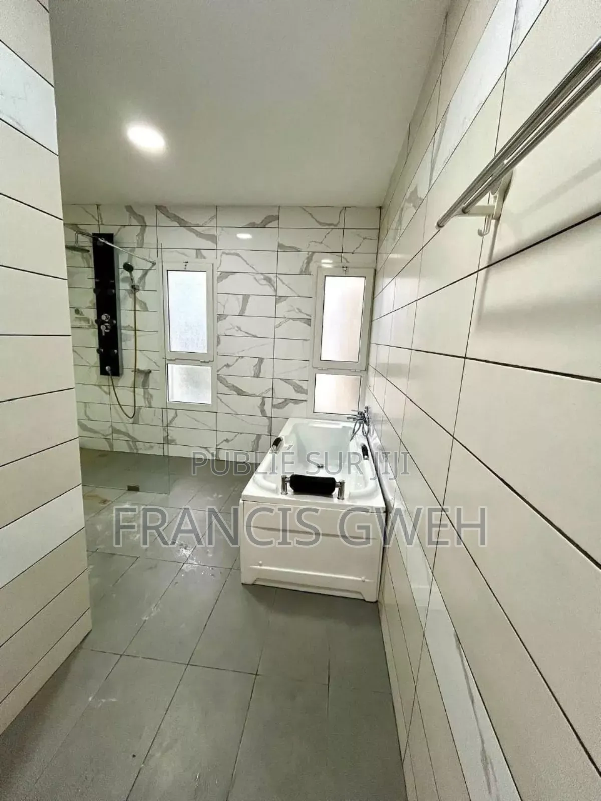 4chbre Duplex dans Gweh Francis, Cocody à Louer