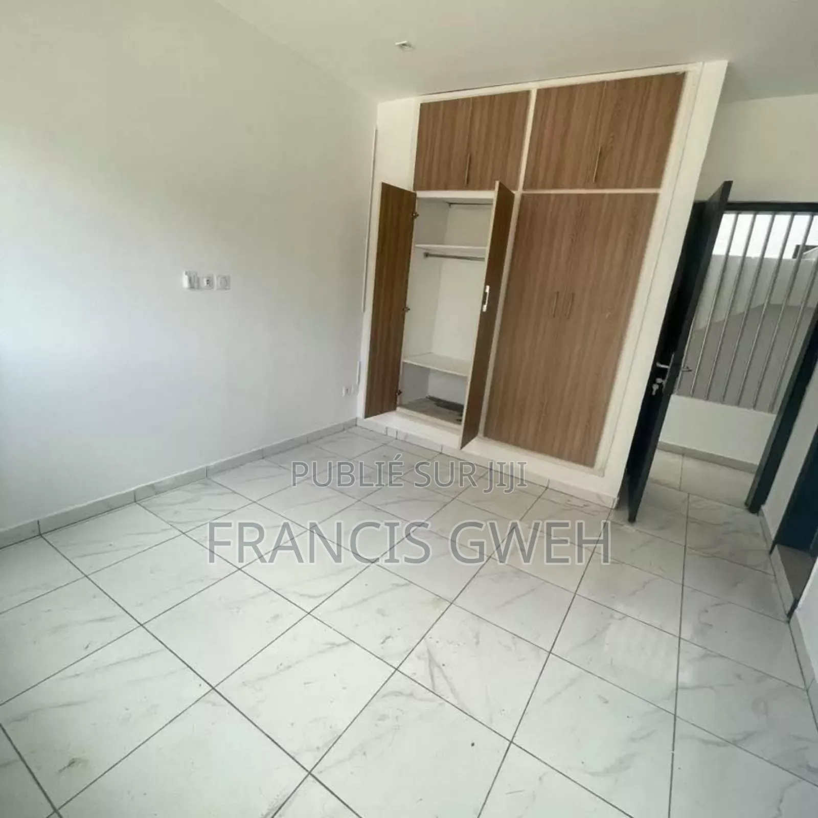 4chbre Duplex dans Gweh Francis, Cocody à Louer