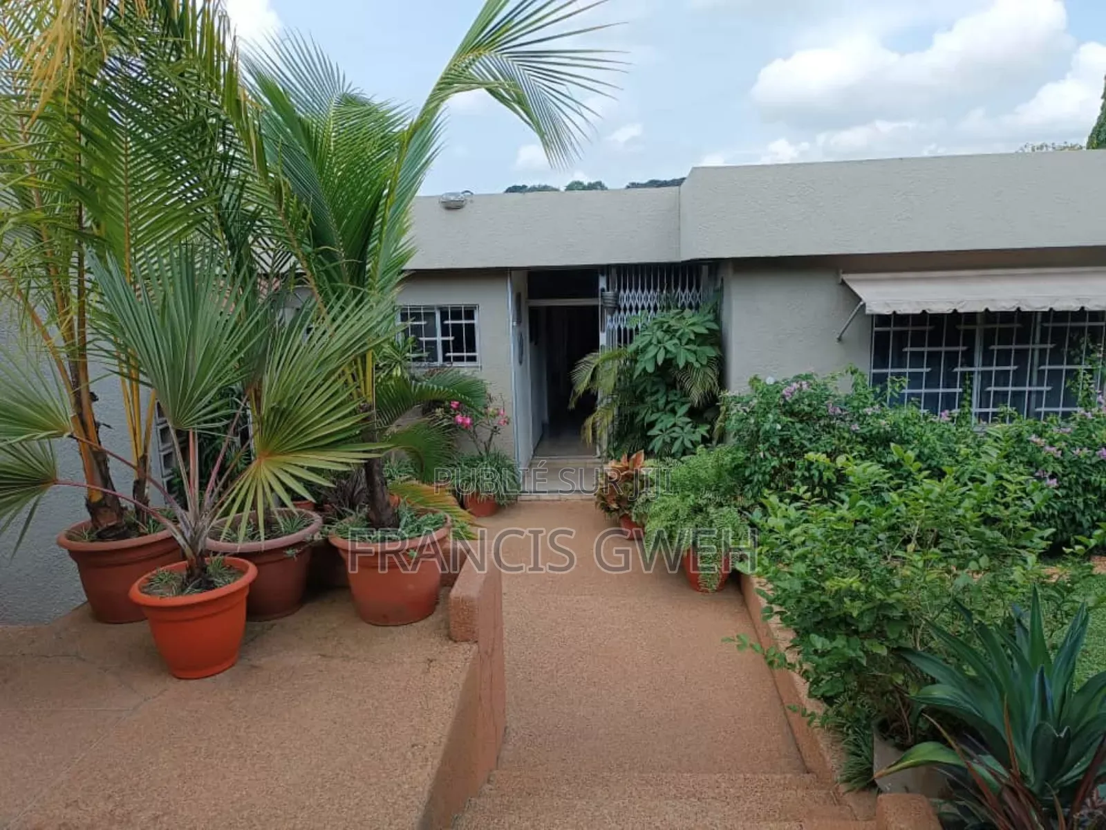 3chbre Villa dans Gweh Francis, Cocody à Louer
