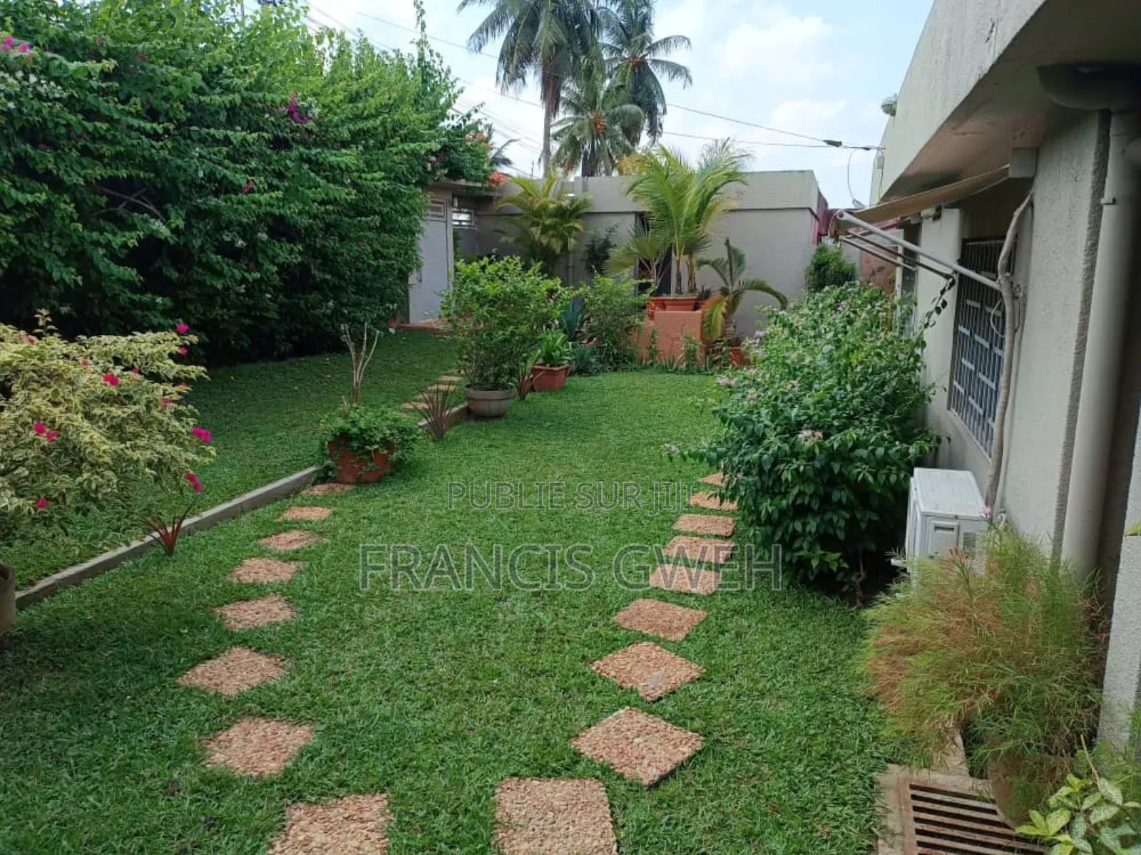 3chbre Villa dans Gweh Francis, Cocody à Louer