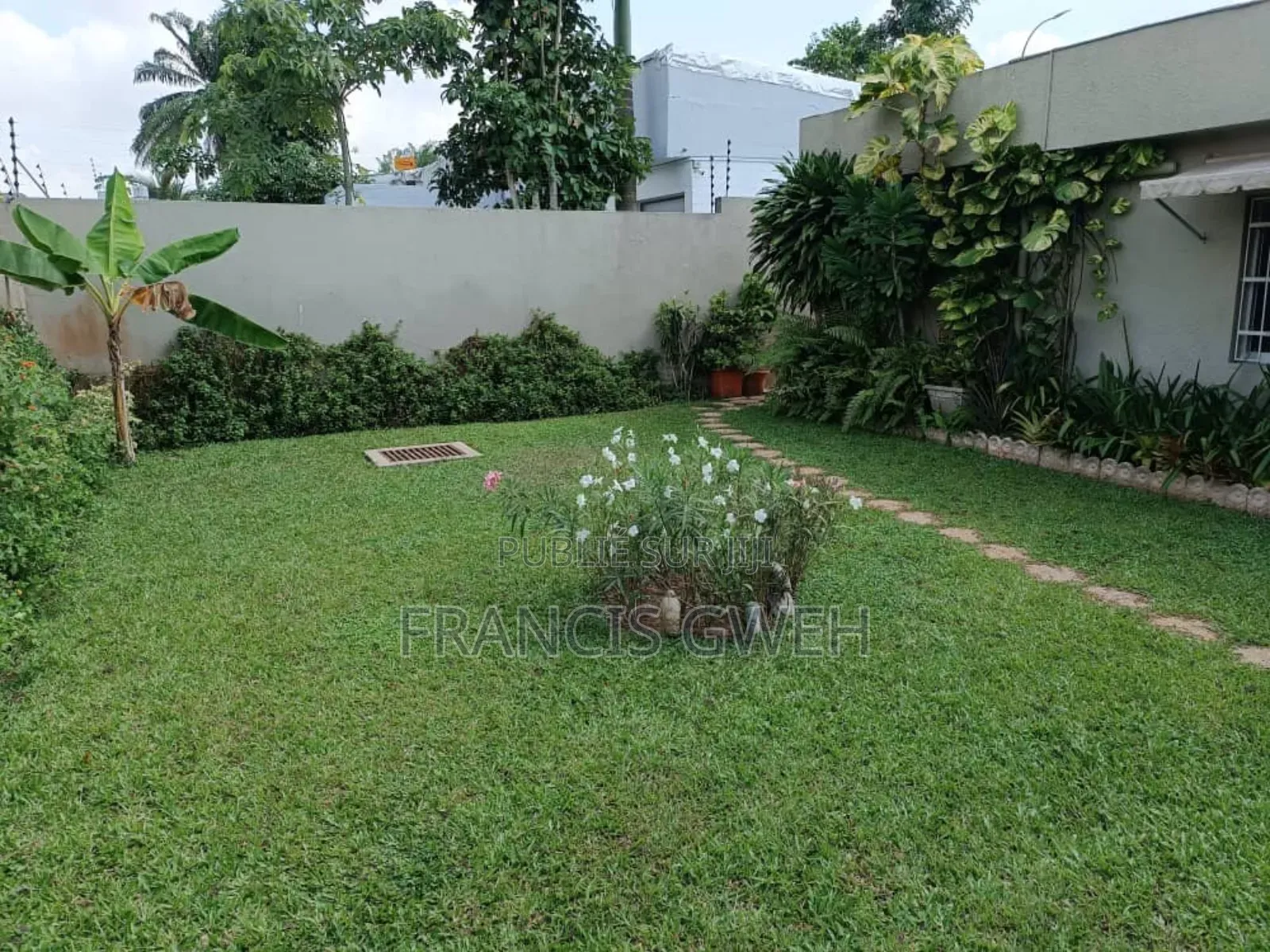 3chbre Villa dans Gweh Francis, Cocody à Louer