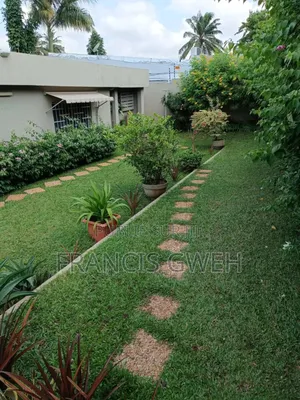 3chbre Villa dans Gweh Francis, Cocody à Louer