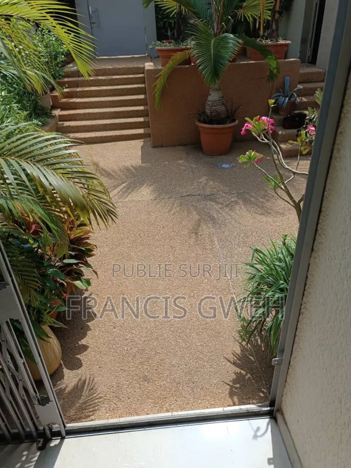 3chbre Villa dans Gweh Francis, Cocody à Louer