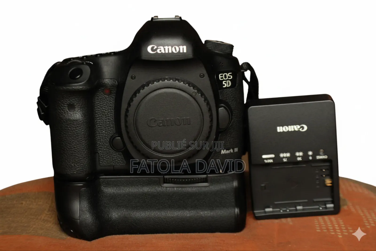 Canon 5d Mark LLL Neuf Boîtier Nu Avec Grip Plus Batterie