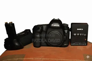 Canon 5d Mark LLL Neuf Boîtier Nu Avec Grip Plus Batterie