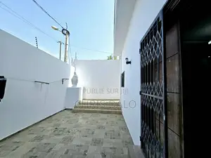 6chbre Duplex dans Djorobité 1, Cocody à Vendre