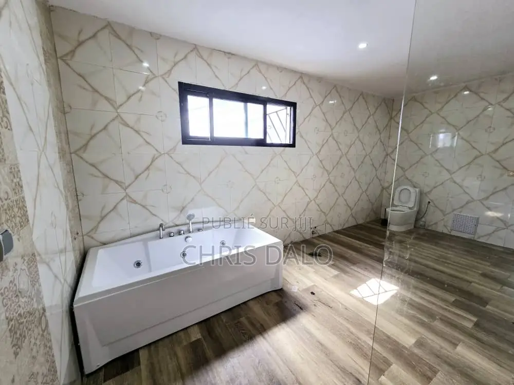 6chbre Duplex dans Djorobité 1, Cocody à Vendre