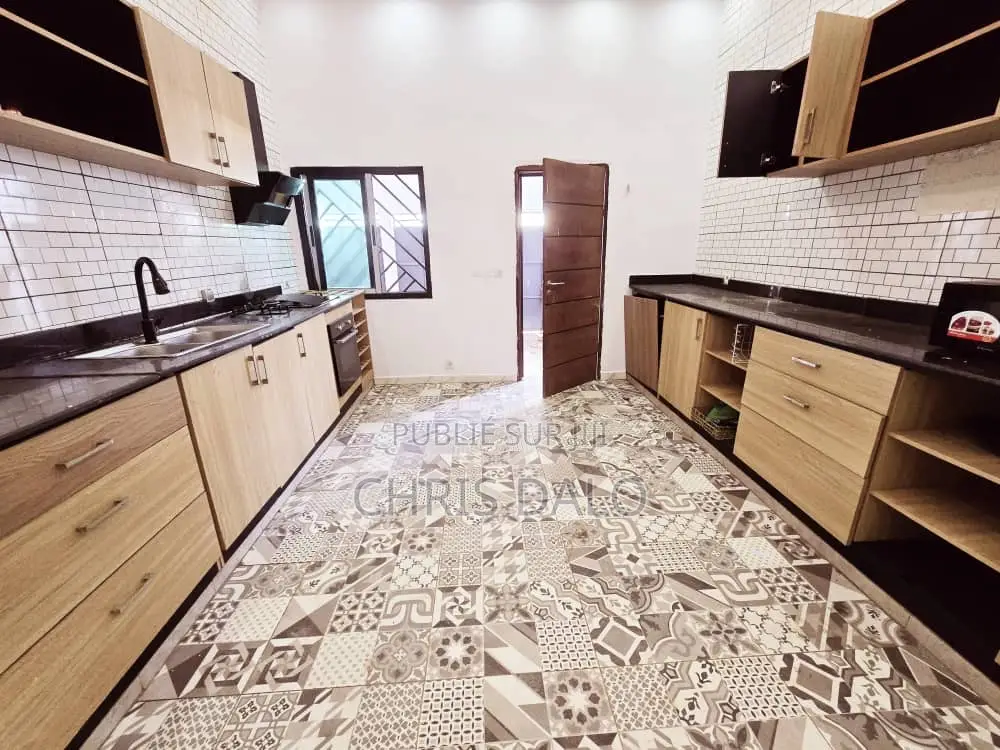 6chbre Duplex dans Djorobité 1, Cocody à Vendre