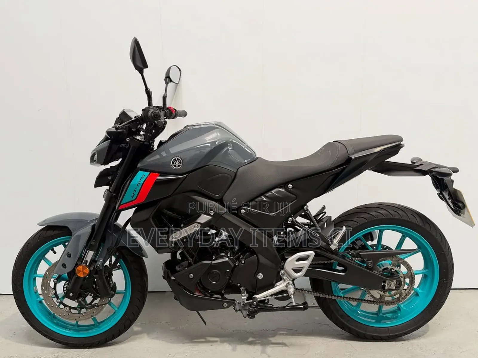 New Yamaha 2023 Black