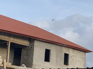 Spécialiste en Paillote en Charpente Et Tuiles Métallique