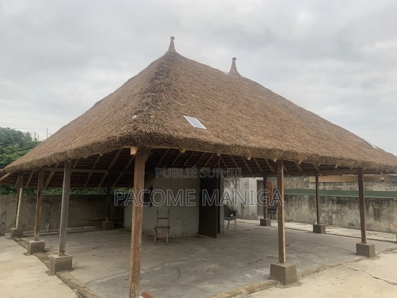 Spécialiste en Paillote en Charpente Et Tuiles Métallique