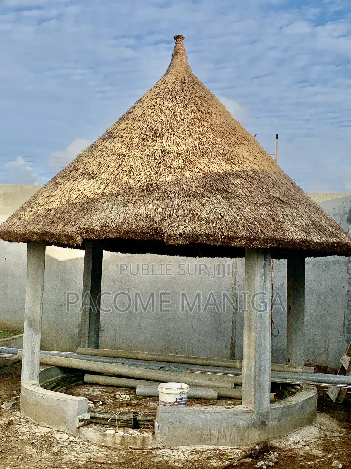 Spécialiste en Paillote en Charpente Et Tuiles Métallique