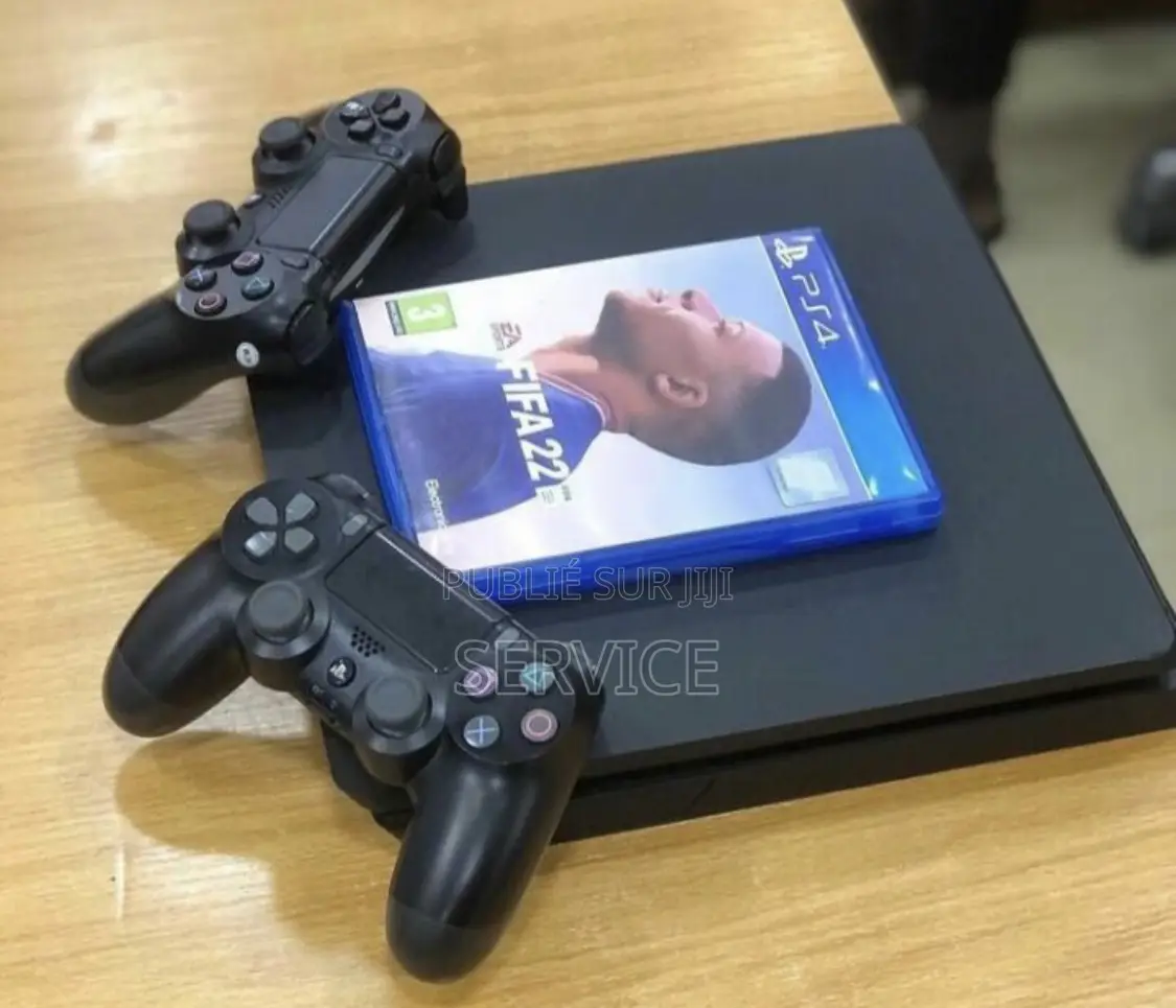 Ps4 Avec 3 Cd 10 Jeux Installé Et Deux Manettes