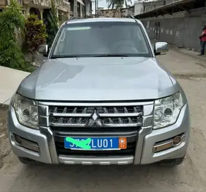 Photo - New Mitsubishi Pajero Sport 2023 Gris