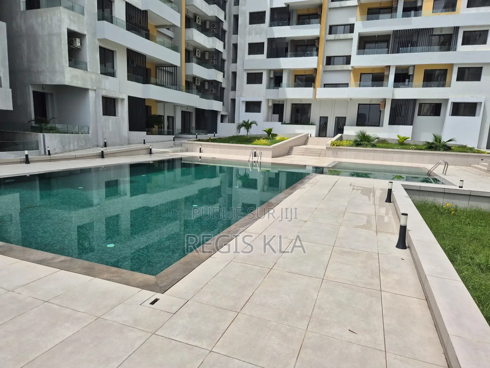 3chbre Appartement dans Cité Addoha, Attécoubé à Louer