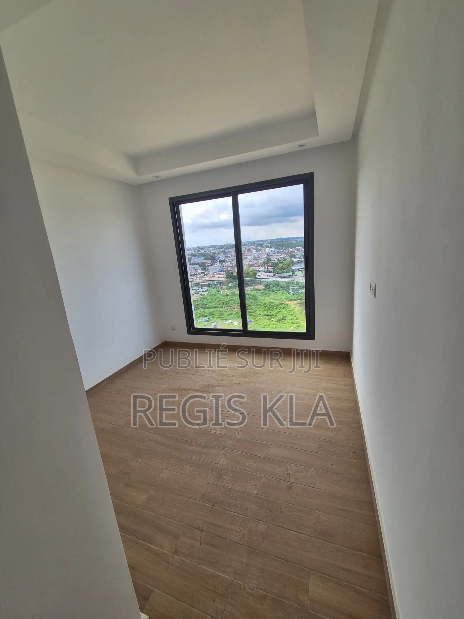 3chbre Appartement dans Cité Addoha, Attécoubé à Louer