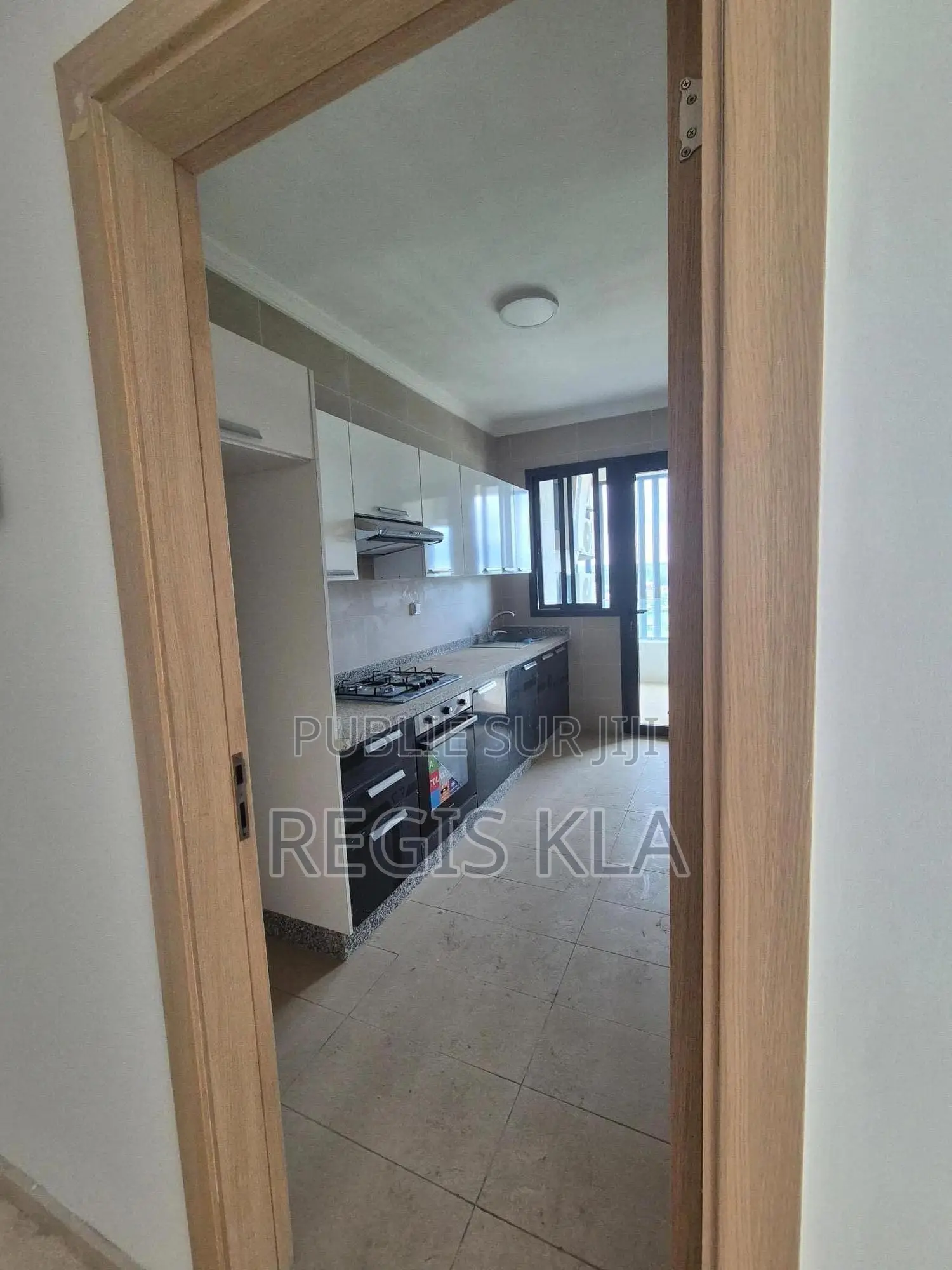 3chbre Appartement dans Cité Addoha, Attécoubé à Louer