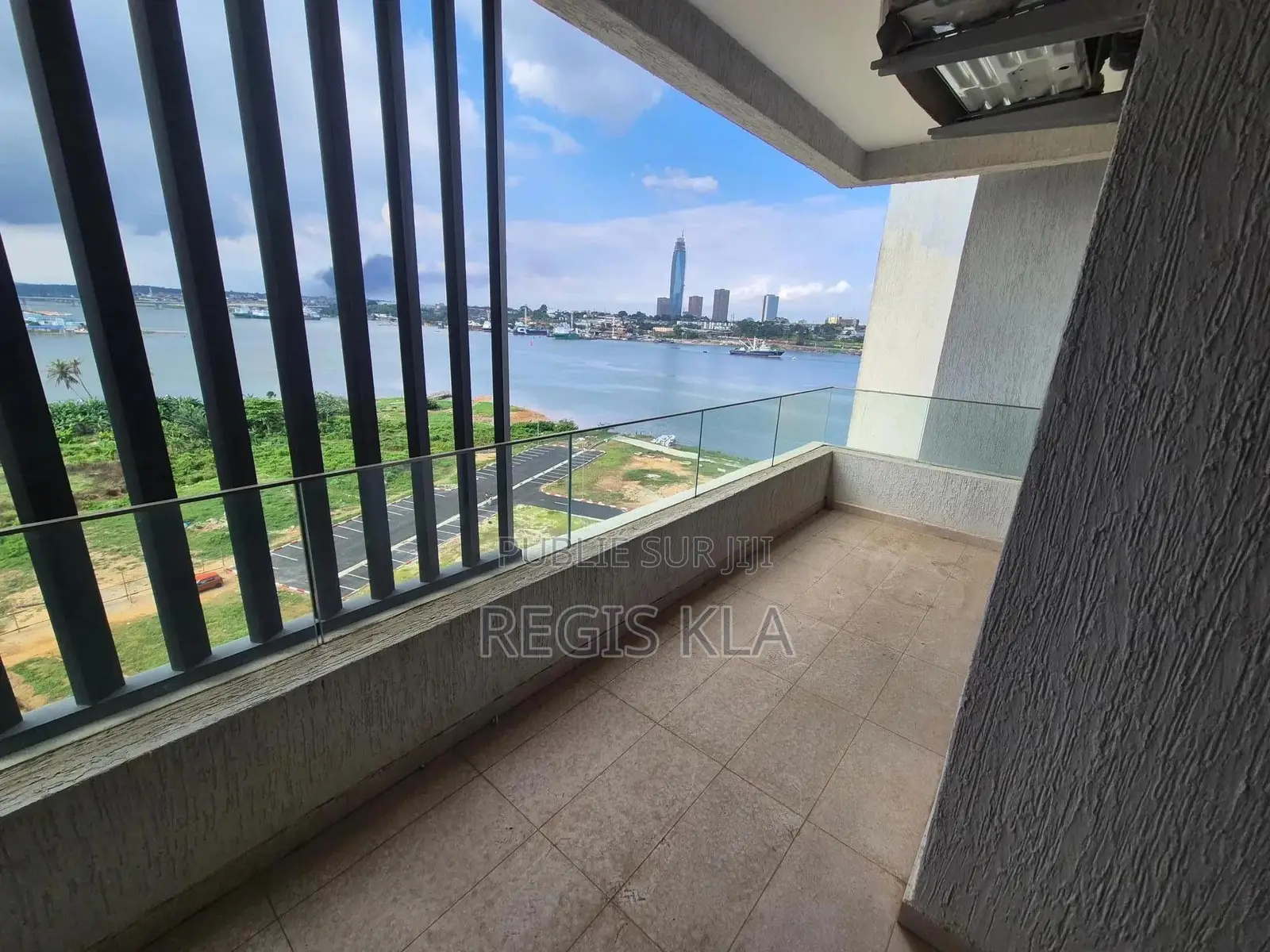 3chbre Appartement dans Cité Addoha, Attécoubé à Louer
